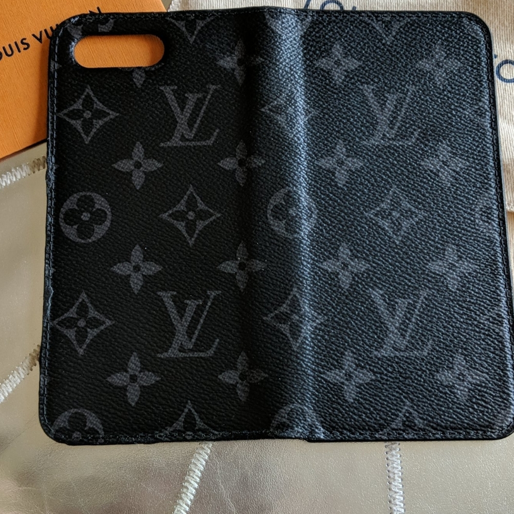 Louis Vuitton iPhone case - Picture 6 of 7